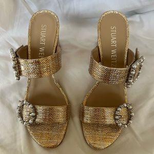 Stuart Weitzman Peal Geo Buckle 75 Slide in Metallic Raffia / Washed Gold size 7